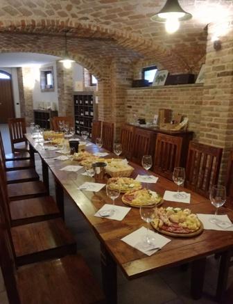 Poderi Moretti cantina aperta per visita e degustazione vini di Alba Langhe e Roero